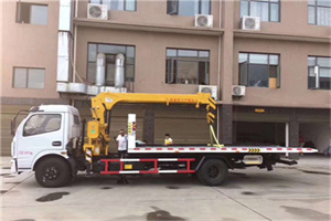 灞桥附近汽车轮胎更换